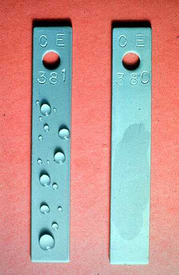 Figure 19-7. Test specimen 381 shows the nonwettable surface produced by an effective filming amine. Specimen 380 is untreated.