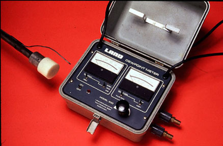 Figure 22-5. Instrument for measuring acid dew point temperature. (Courtesy of Land Combustion.)