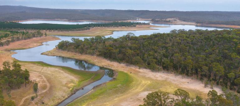 Comment le changement climatique affecte les infrastructures de l'eau